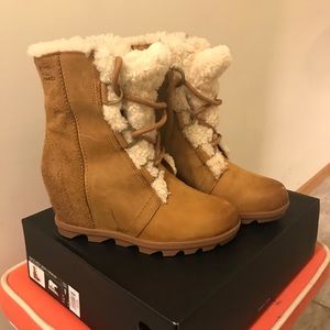 Sorel boots-Joan of artic ll shearling